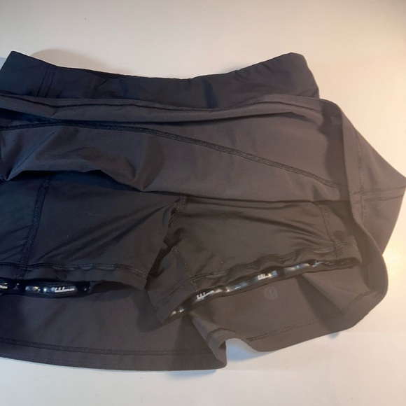 Lululemon Women’s Black Athletic Skort Build in Shorts Size 6 Gym Tennis Yoga - Picture 4 of 11
